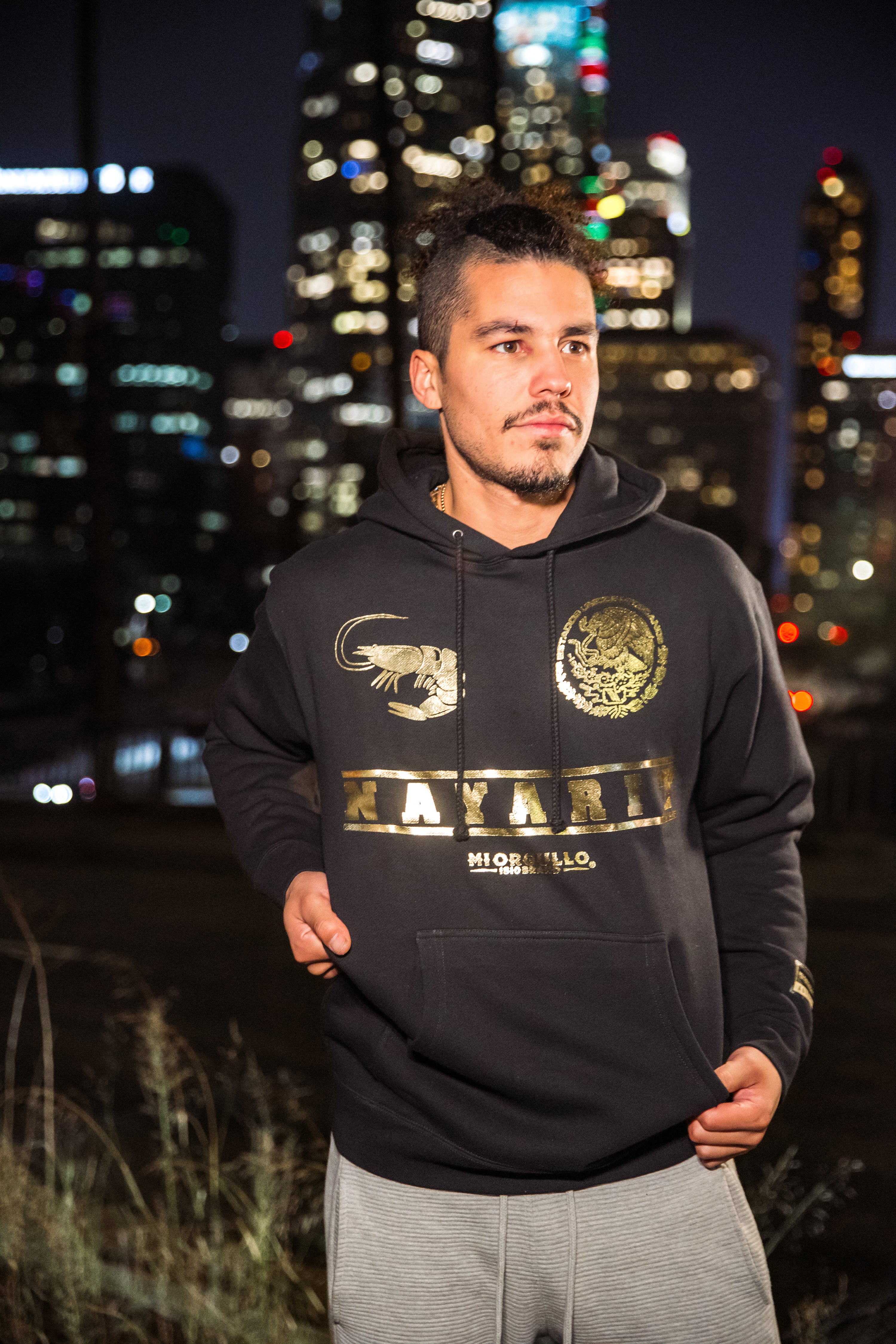 SUDADERA CON CAPUCHA GOLD RUSH NAYARIT PARA HOMBRE NEGRA