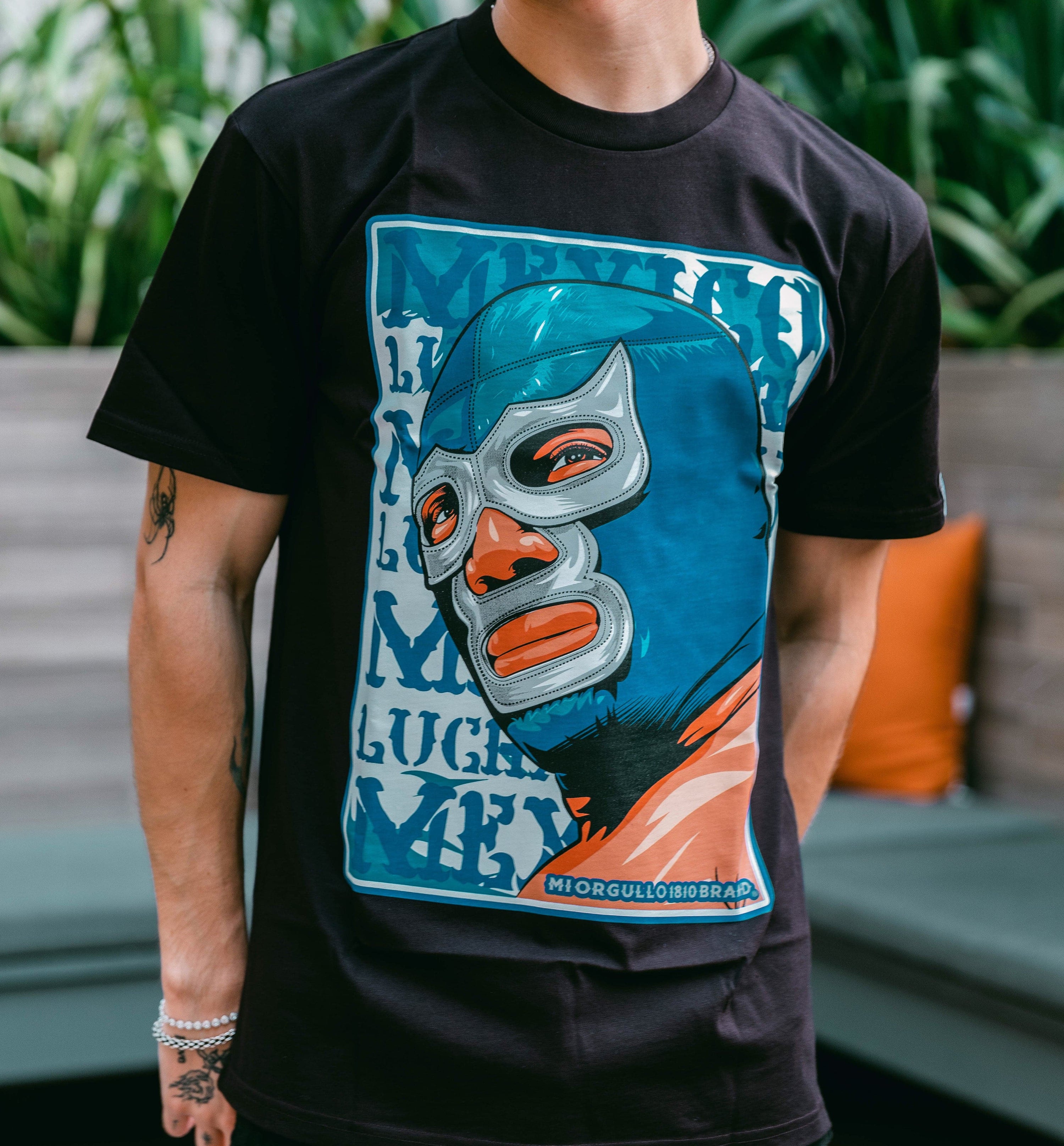 CAMISETA NEGRA AZUL DMN
