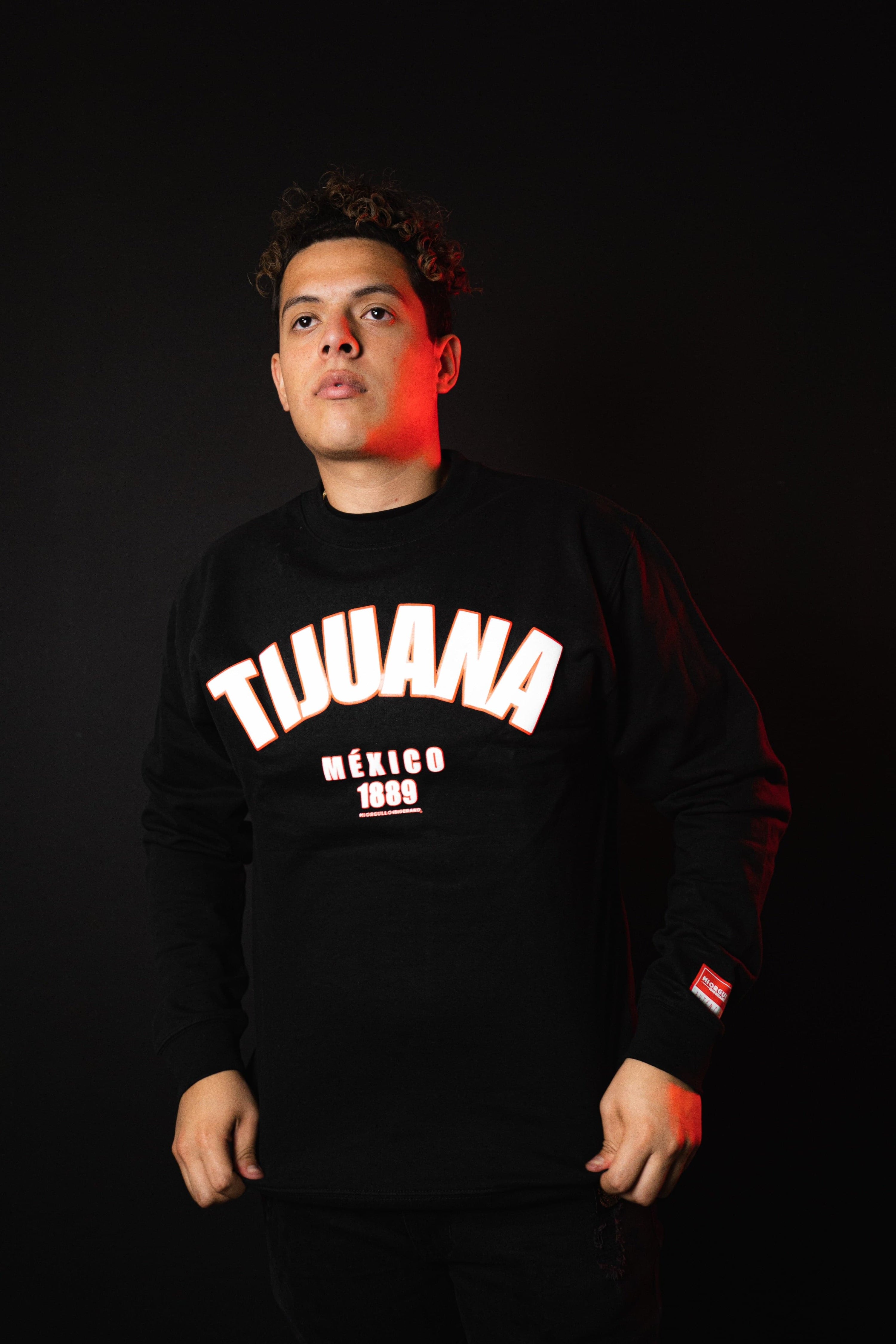 SUDADERA NEGRA UNIVERSIDAD TIJUANA